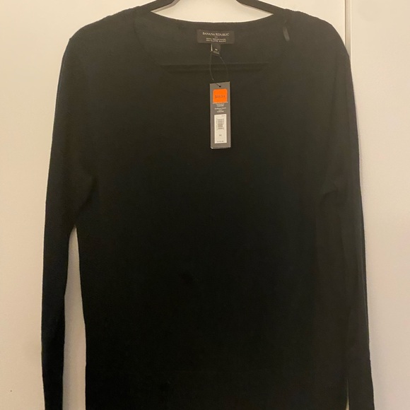 Black, 100% merino wool sweater, size medium - Picture 2 of 3